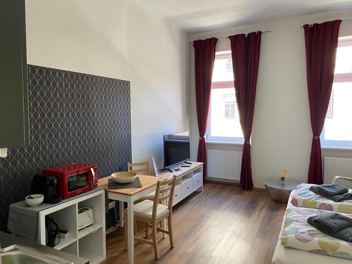 Studio & Apartments Near Reumannplatz Wenen Buitenkant foto