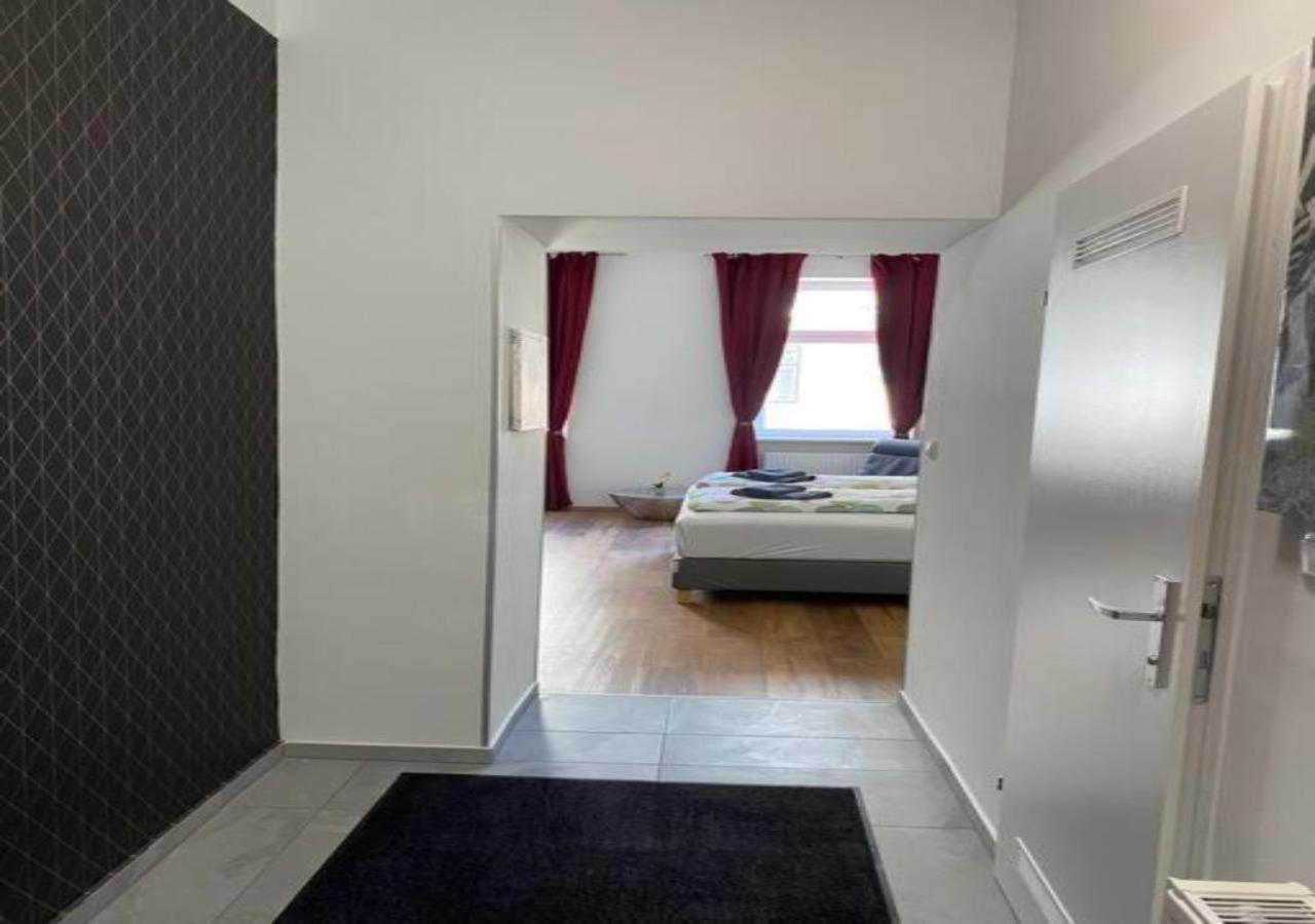 Studio & Apartments Near Reumannplatz Wenen Buitenkant foto